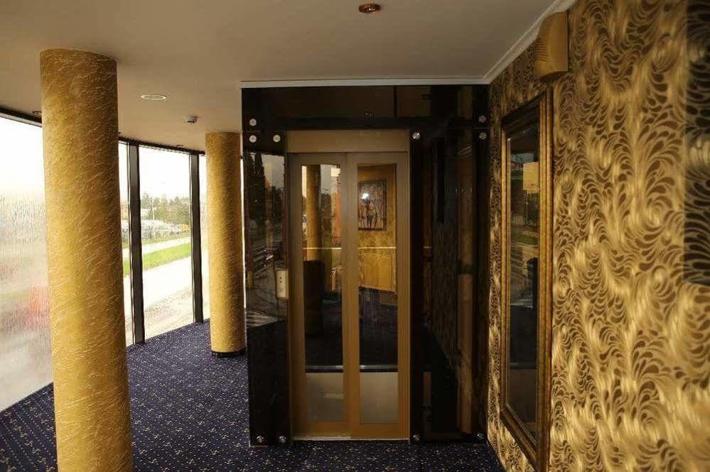 Hotel Kotva Bratislava Eksteriør billede